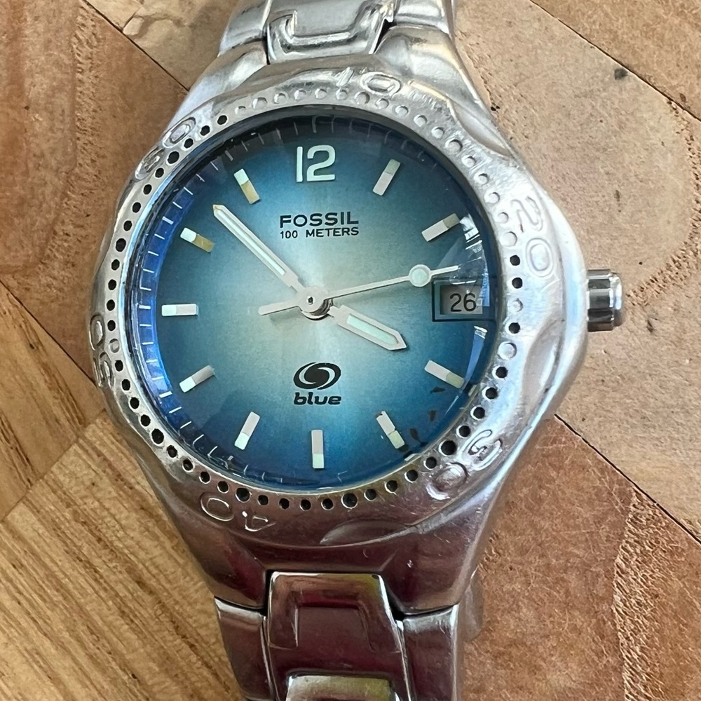 Fossil blue ladies blue dial silver tone sport watch NEW BATTERY